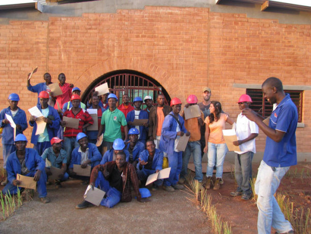 earthen walls Manica community centre_end
