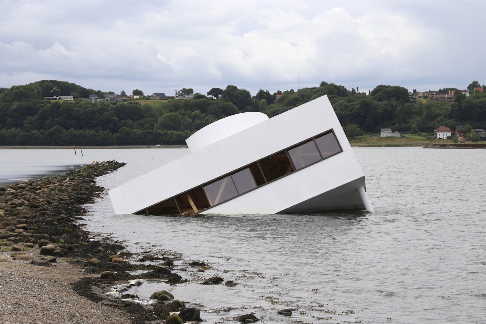 "flooded modernity" art installation from the artist Asmund Havsteen Mikkelsen. Le Corbusier, Villa Savoye