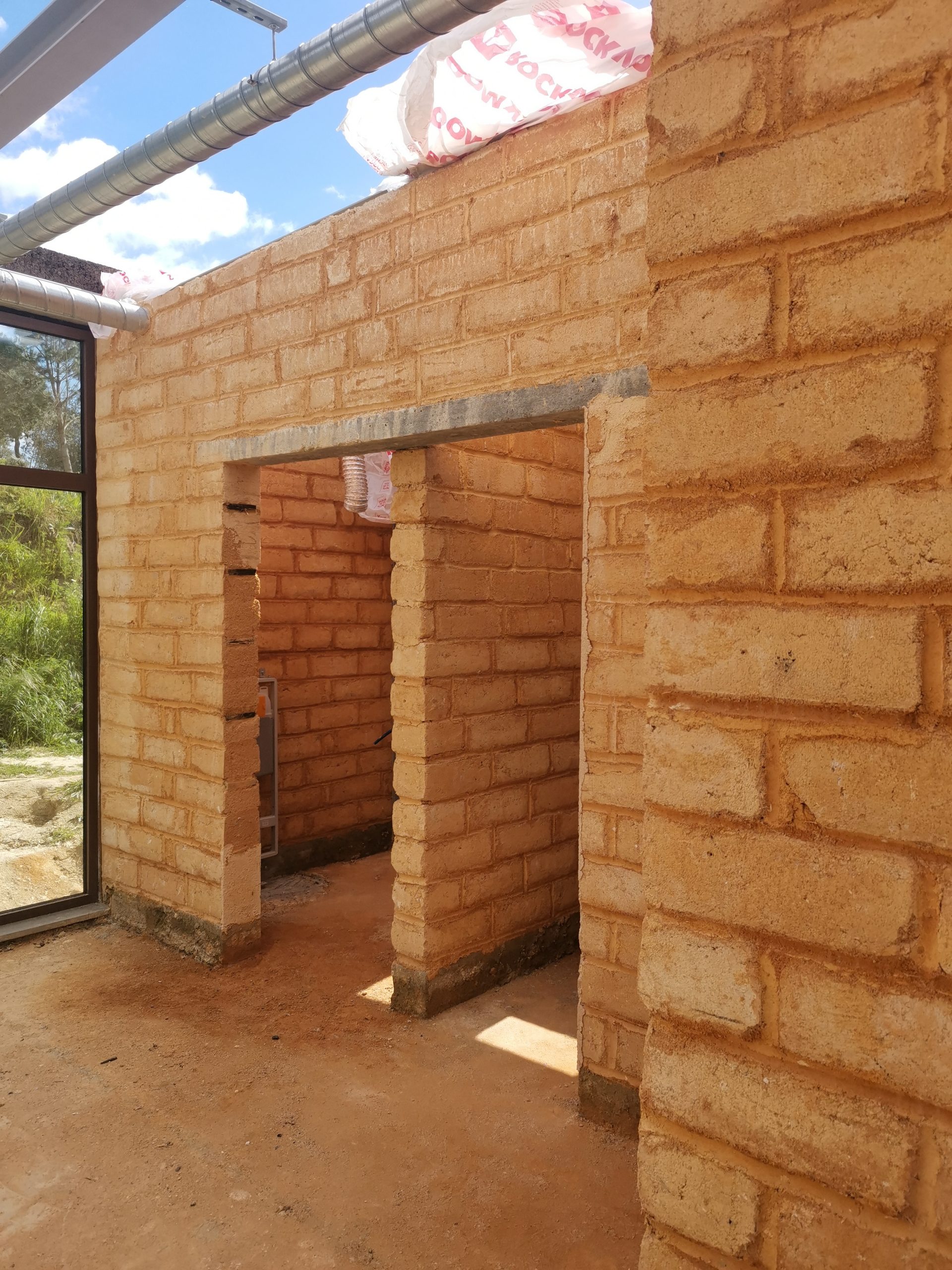 Earthen construction with adobe blocks in Portugal, example of earth architecture combining tradition and innovation. Project Outeiro