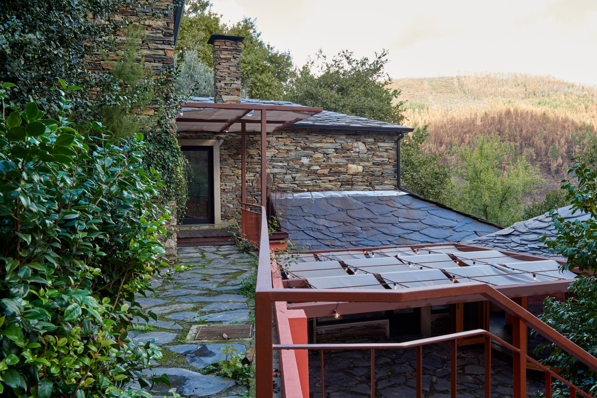 Self-Sufficient Living, Arouca