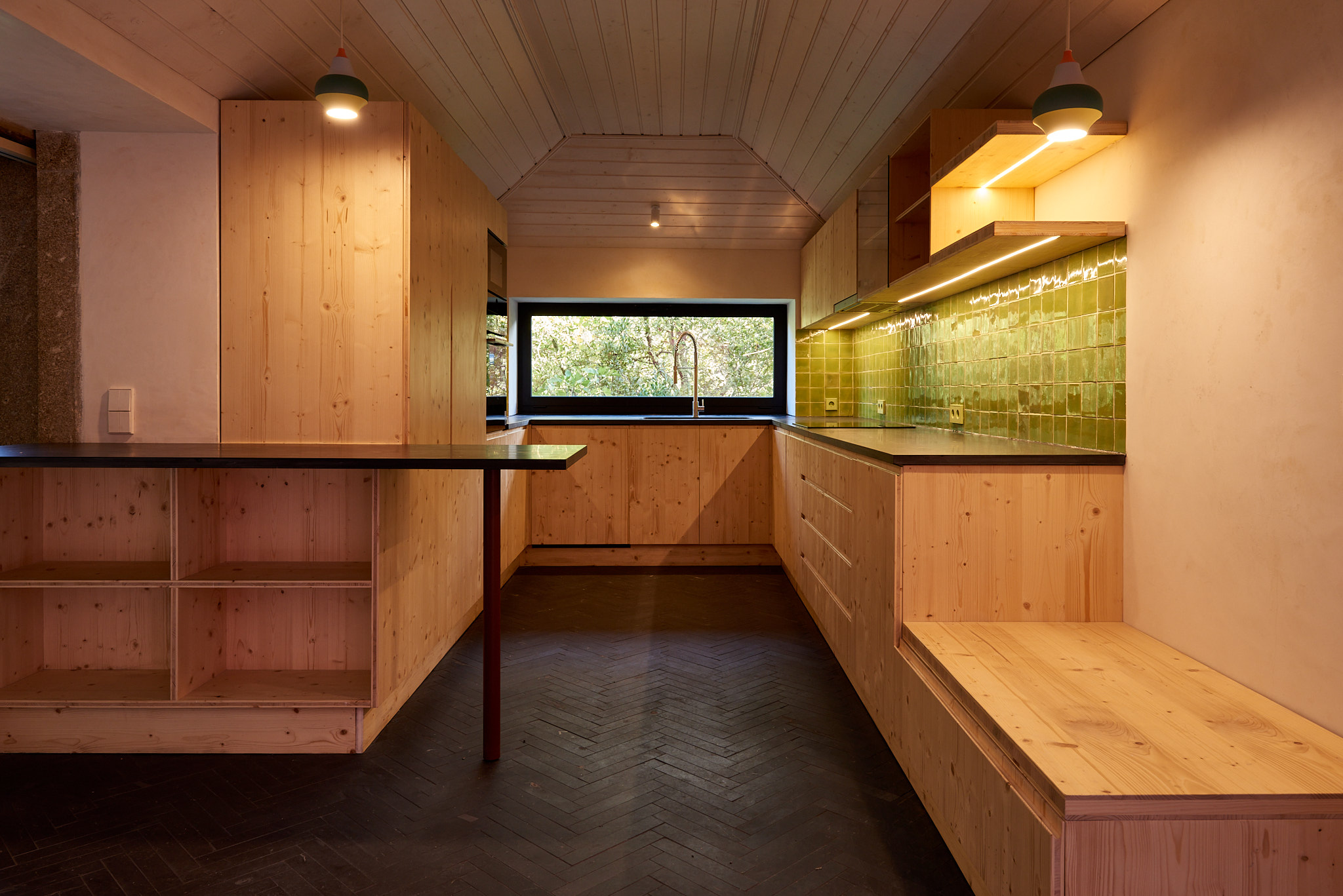 Self-Sufficient Living, Arouca - After: Crafted kitchen with thermal comfort